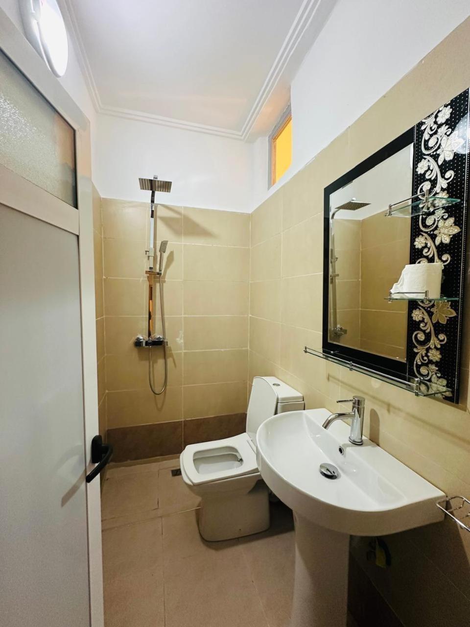 אוארצאצטה Hostel & Rooms City Center מראה חיצוני תמונה